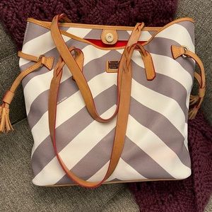 Dooney & Bourke North/South Bailey Grey Chevron Bucket bag
